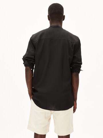 Fit confort Chemise 'VAALERONIMUS' ARMEDANGELS en noir
