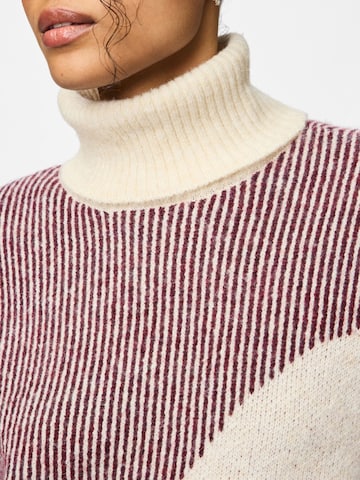 Pull-over 'LINNA' PIECES en rouge
