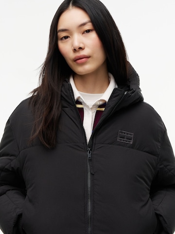 Tommy Jeans Χειμερινό μπουφάν σε μαύρο