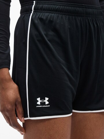 UNDER ARMOUR Regular Sportshorts 'Challenger' in Schwarz
