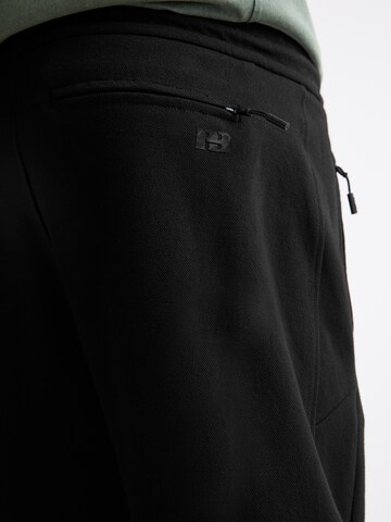 Pull&Bear Tapered Nadrág - fekete