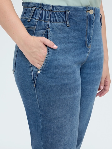 Coupe slim Jean Fiorella Rubino en bleu