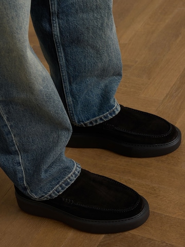 MANFIELD Slipper in Schwarz