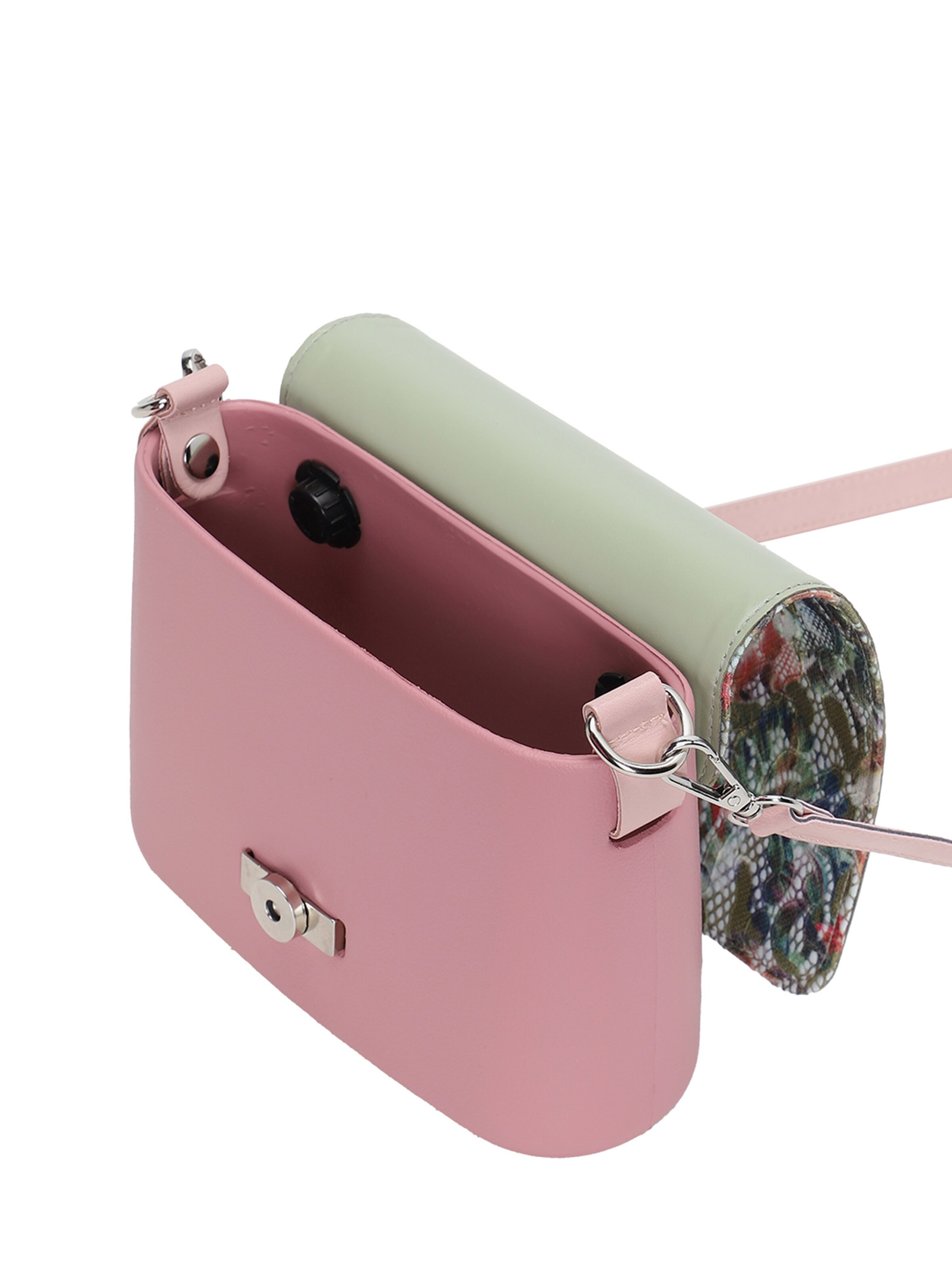 O bag Shoulder Bag in Pink