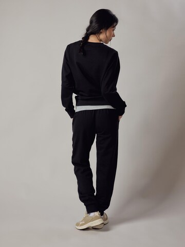 regular Pantaloni 'Felpati' di OWN Off With Nature in nero