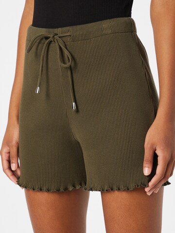 ABOUT YOU Regular Shorts 'Lotti' in Grün