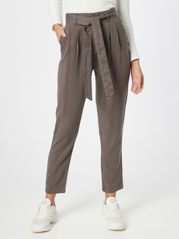 Tapered Pantaloni con pieghe 'MIA' di VERO MODA in verde: frontale