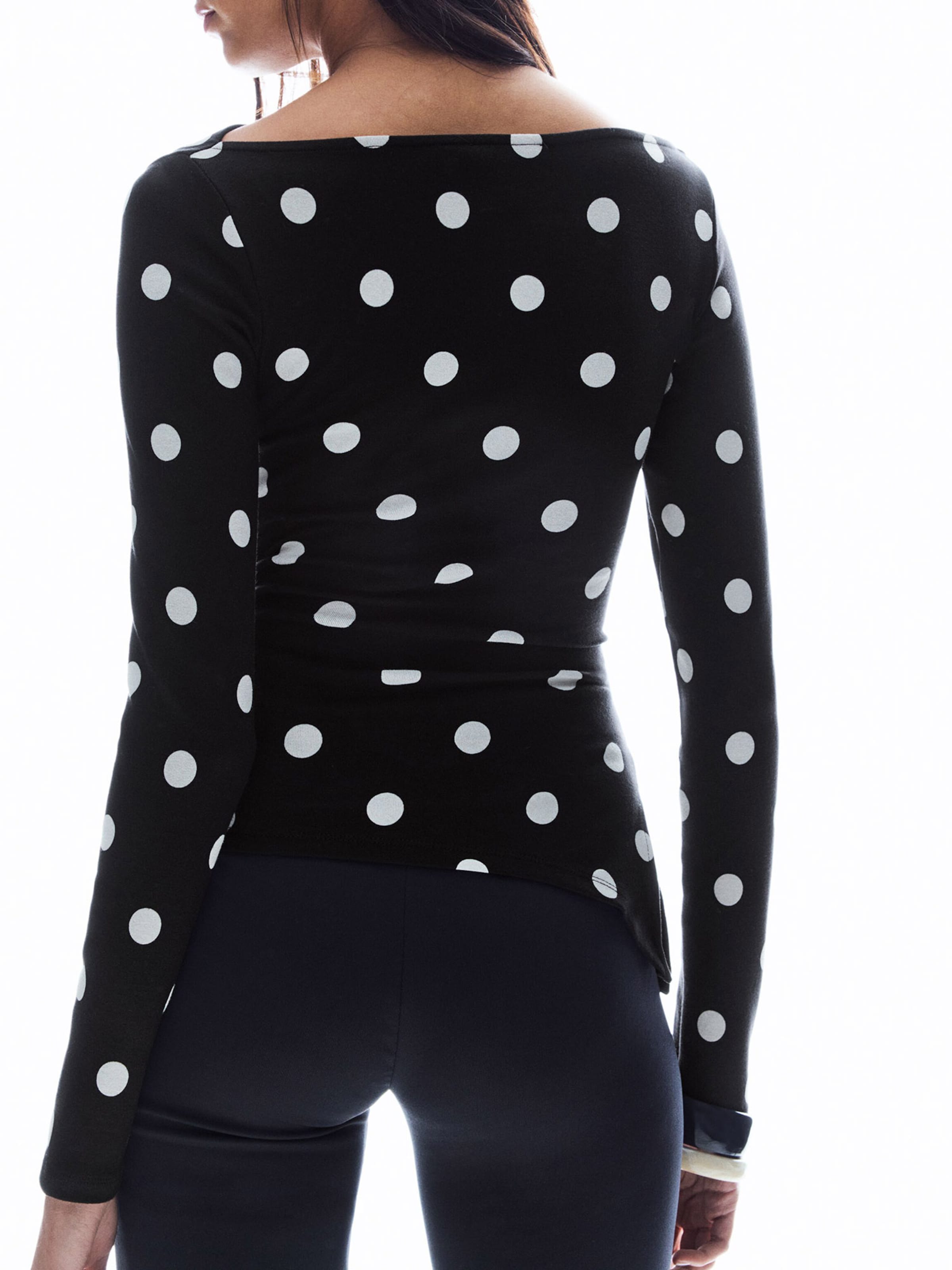 Bershka Shirt in Zwart