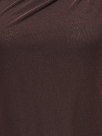 ONLY Carmakoma - Camiseta 'CARSARA' en marrón