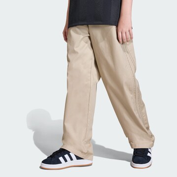 Loosefit Pantaloni di ADIDAS ORIGINALS in verde: frontale