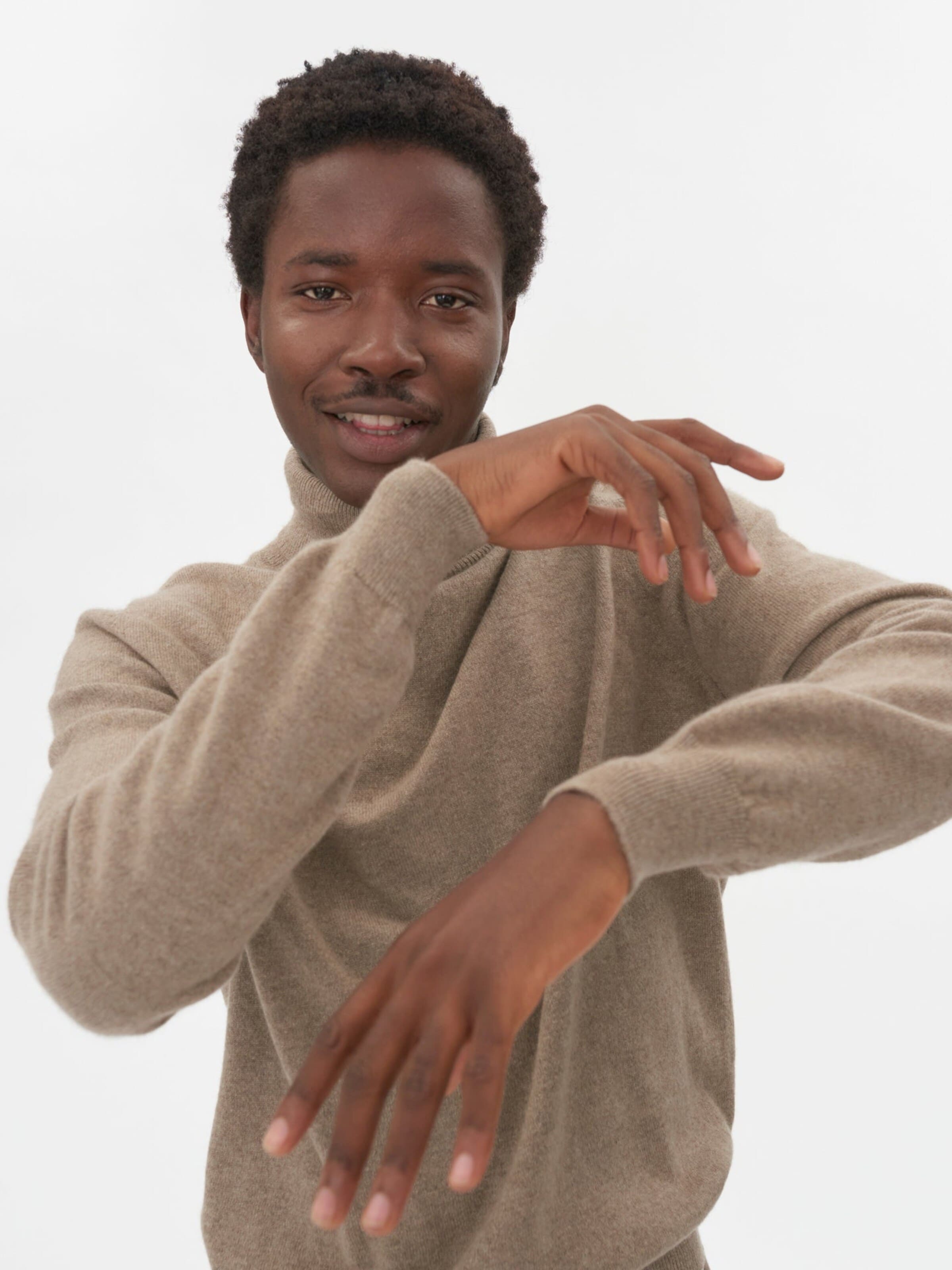 GOBI Cashmere - Jersey 'Men's Essential Turtleneck Cashmere Sweater' en gris