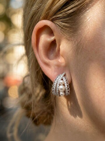 Nemomatheo Earrings 'Crystal Nest Collection – Pearl Embrace' in Silver