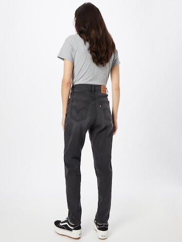 LEVI'S ® Zwężany krój Jeansy 'High Waisted Mom Jean' w kolorze czarny