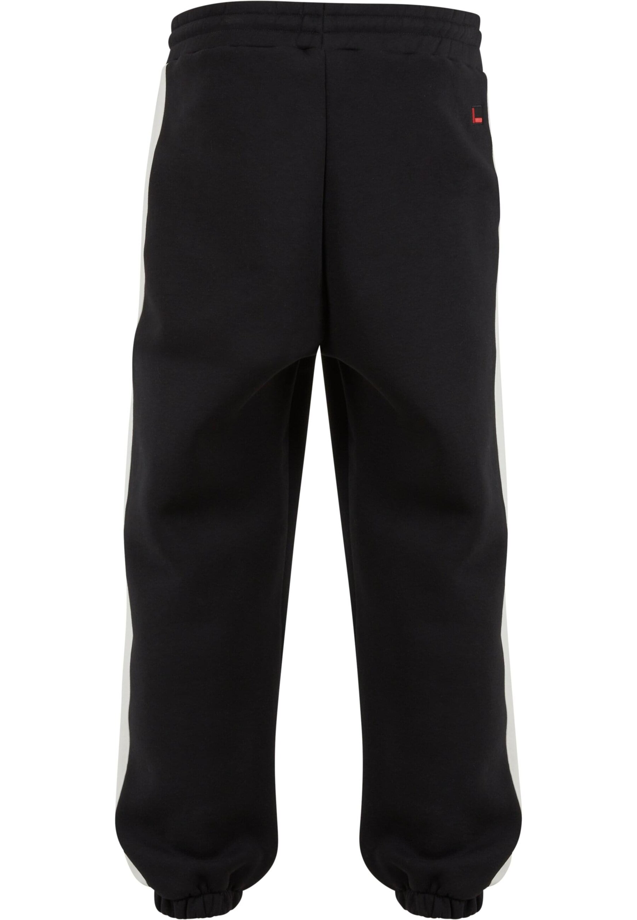 FUBU Tapered Housut värissä musta