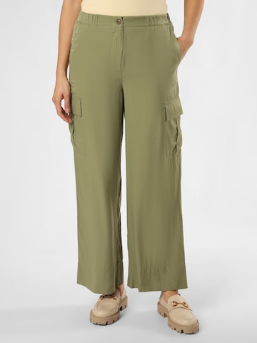 Marie Lund Cargo Pants in Green: front