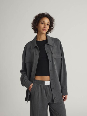 VERSTIQUE Oversized tričko – šedá: přední strana