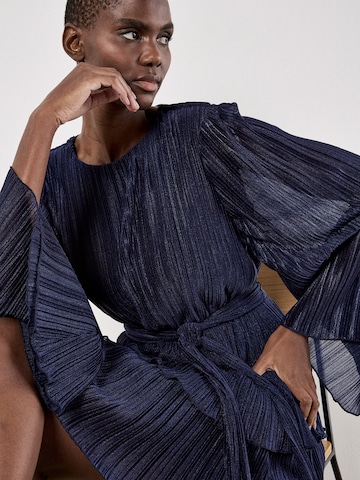 Apricot Plisse Tiered Mini Dress ' ' in Blau