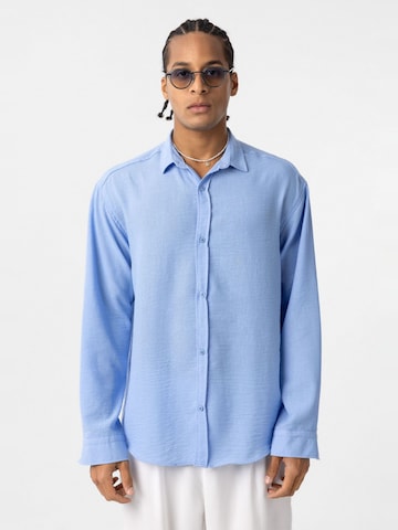 Comfort fit Camicia di Dandalo in blu: frontale