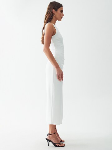 Calli Koktejlové šaty 'HAZLE' – bílá
