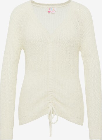 IZIA Sweater in White: front