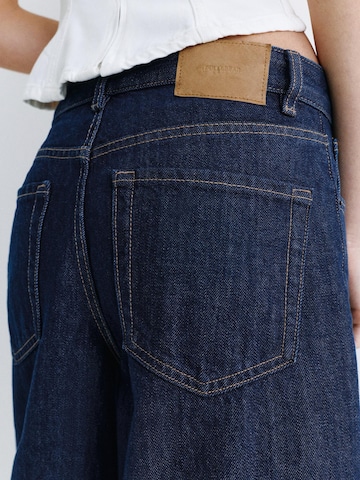 Pull&Bear Zvonové kalhoty Džíny – modrá