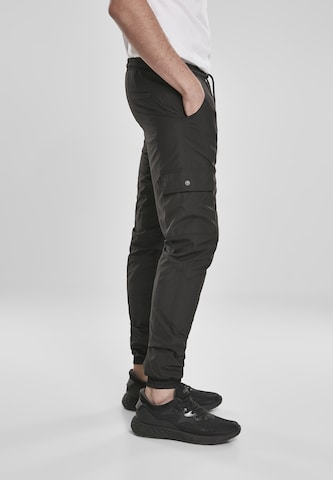 Urban Classics Tapered Cargohose in Schwarz