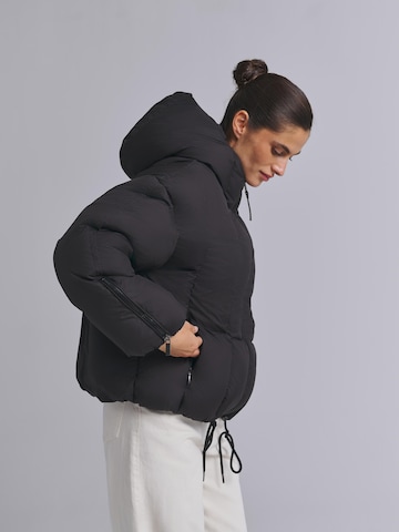 AEMMI Zimní bunda 'OVERSIZED RECYLED DOWN PUFFER JACKET' – černá