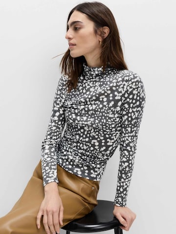 T-shirt Marks & Spencer en noir : devant