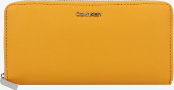 Calvin Klein Wallet in Yellow: front