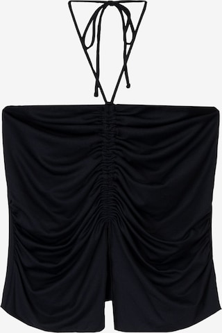 Top de la Bershka pe negru: față