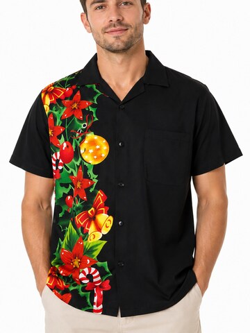 King Kameha - Ajuste regular Camisa 'Christmas Wedding' en negro