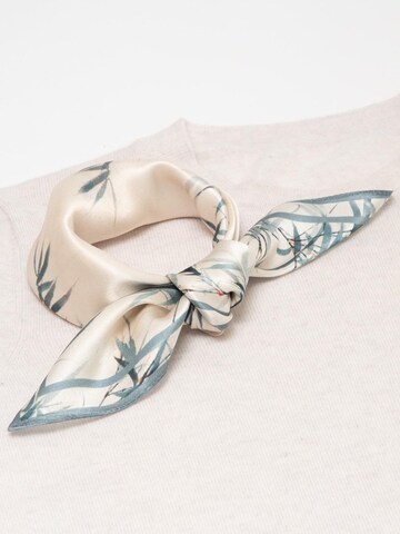 MayTree Scarf in White