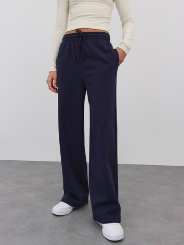EDITED Wide leg Pants 'Sascha' in Blue: front