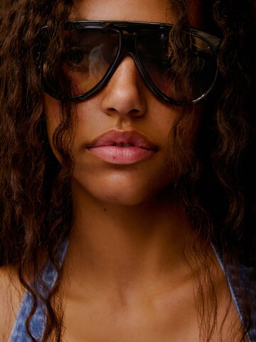 Bershka Sonnenbrille in Schwarz