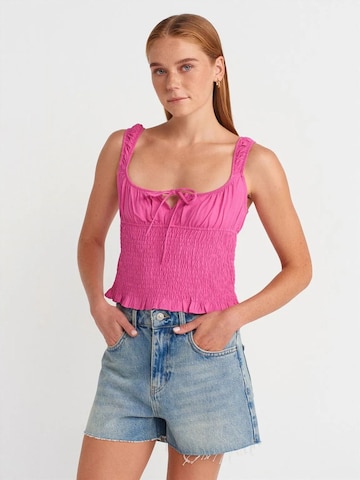 Dilvin Top in Roze: voorkant