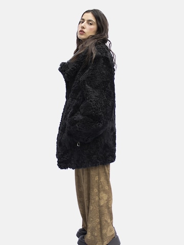Just things we like - Abrigo de invierno 'MIO Reversible Shearling Coat' en negro