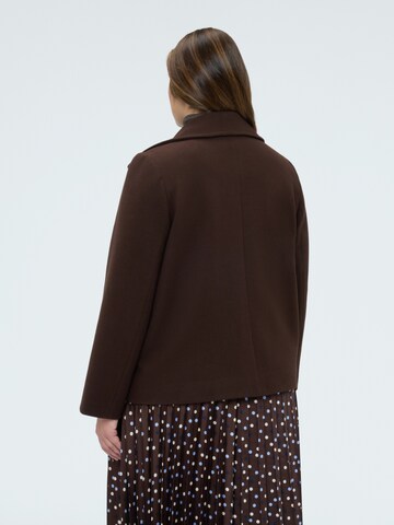 Cappotto invernale di Fiorella Rubino in marrone