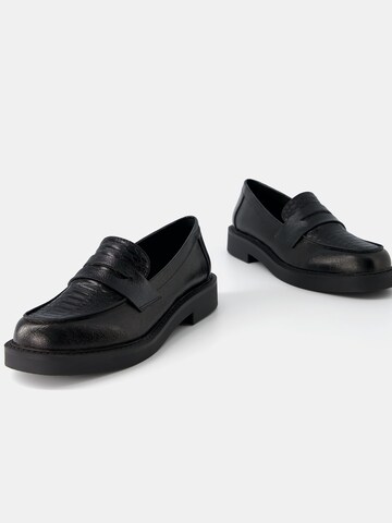 Bershka Slipper in Schwarz