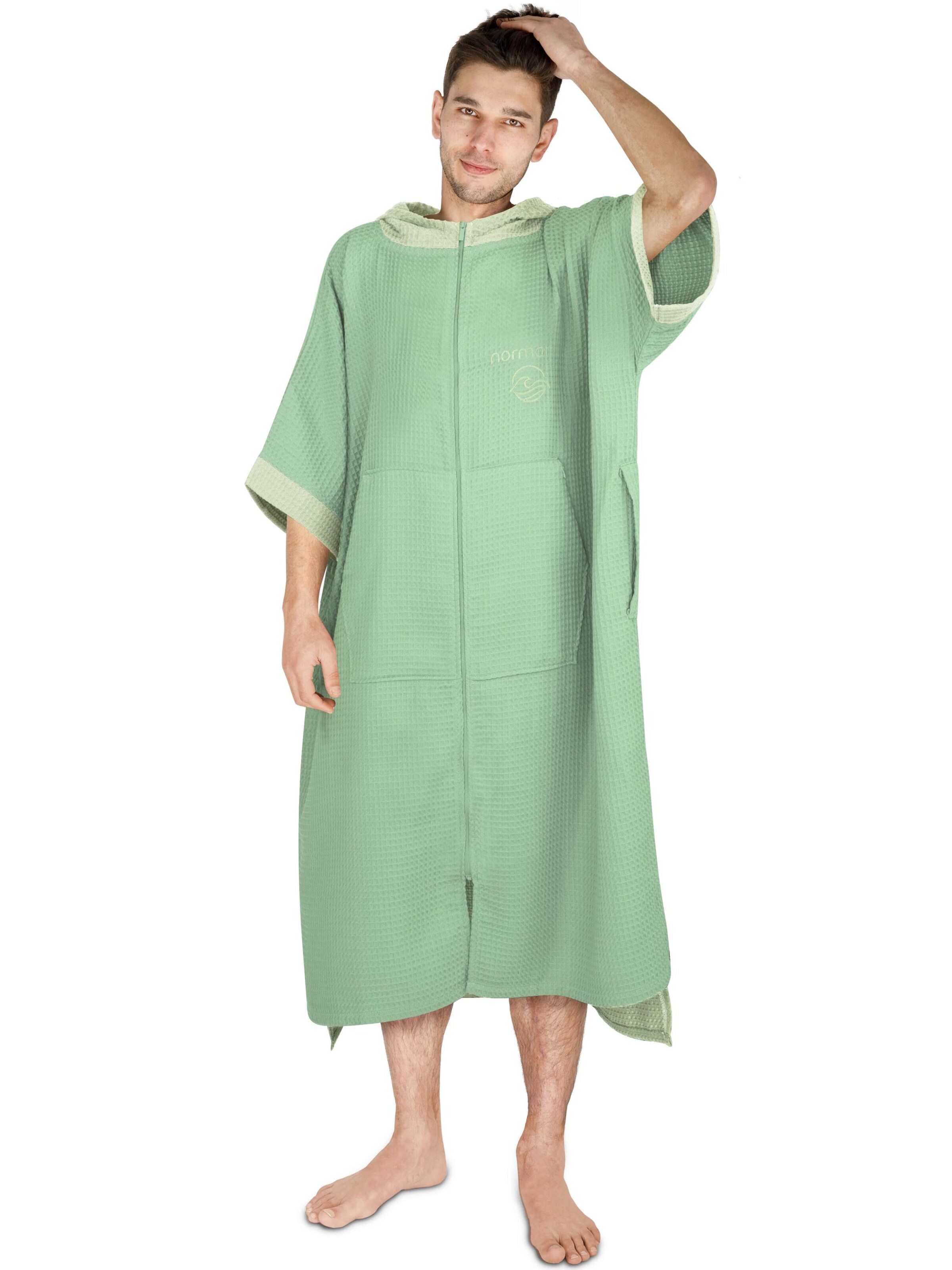 normani Badjas lang  in Groen