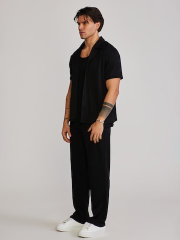 SikSilk Regular Sports trousers in Black