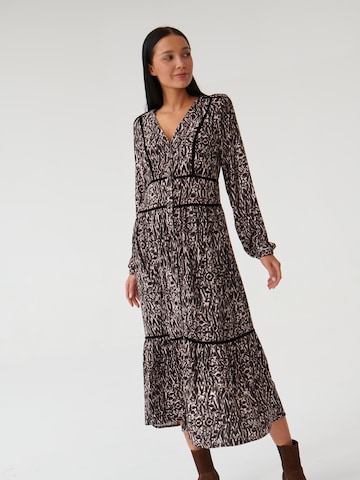 TATUUM - Vestido camisero en negro: frente