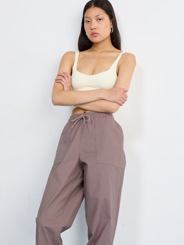 COLUMBIA Конический (Tapered) Штаны в спортивном стиле 'ROC™' в Серый