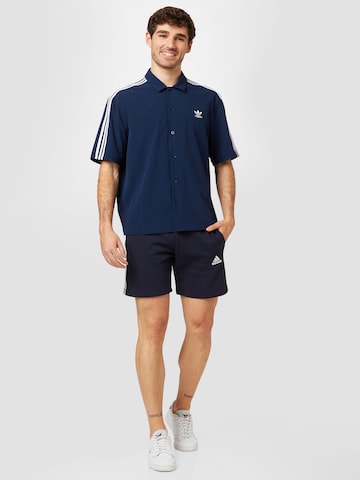 ADIDAS ORIGINALS - Regular Fit Camisa 'Adicolor Classics' em azul