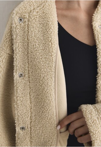 Veste de sport 'Pile' Aim'n en beige