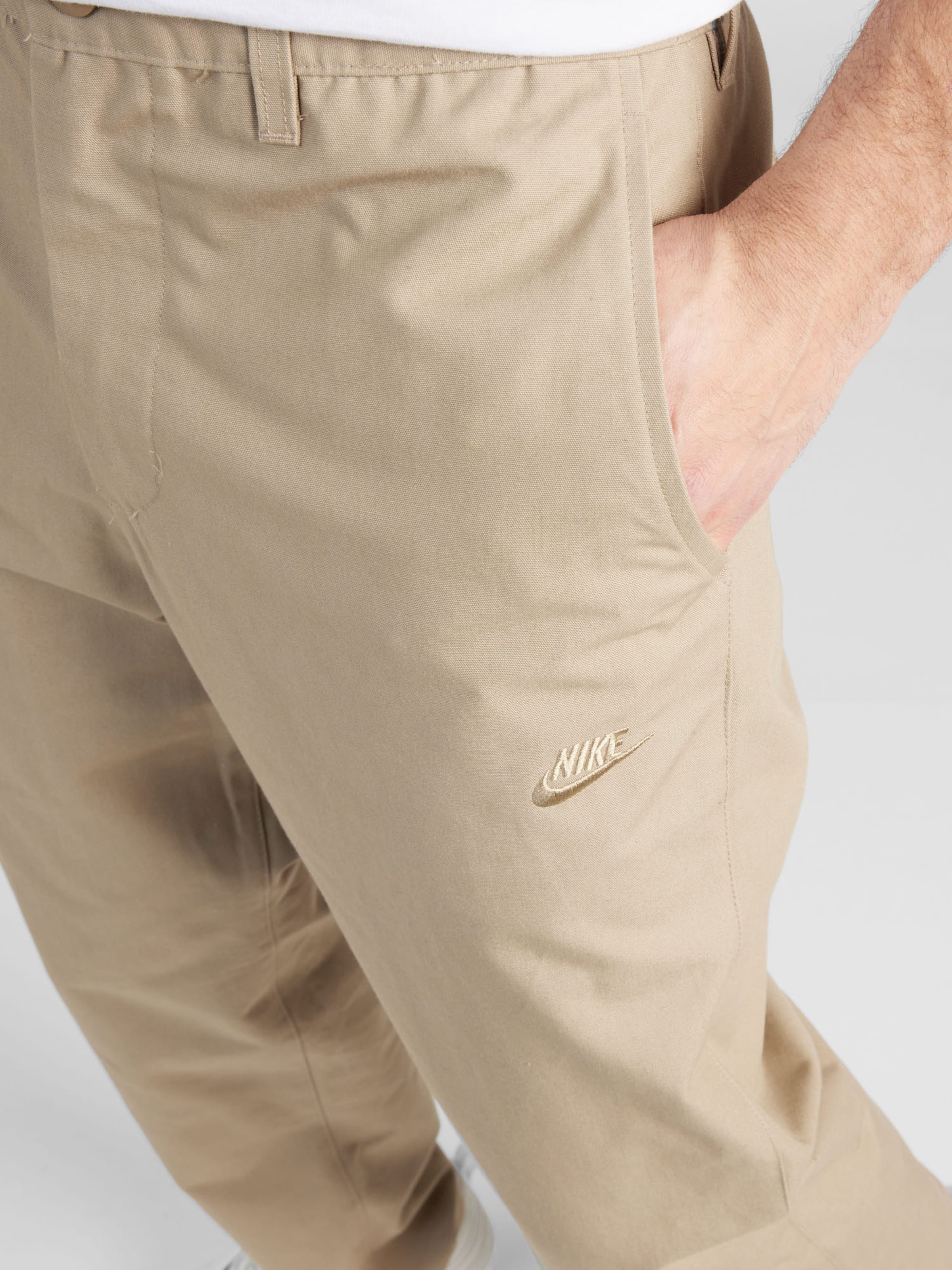Regular Pantalon chino Nike Sportswear en Kaki ABOUT YOU