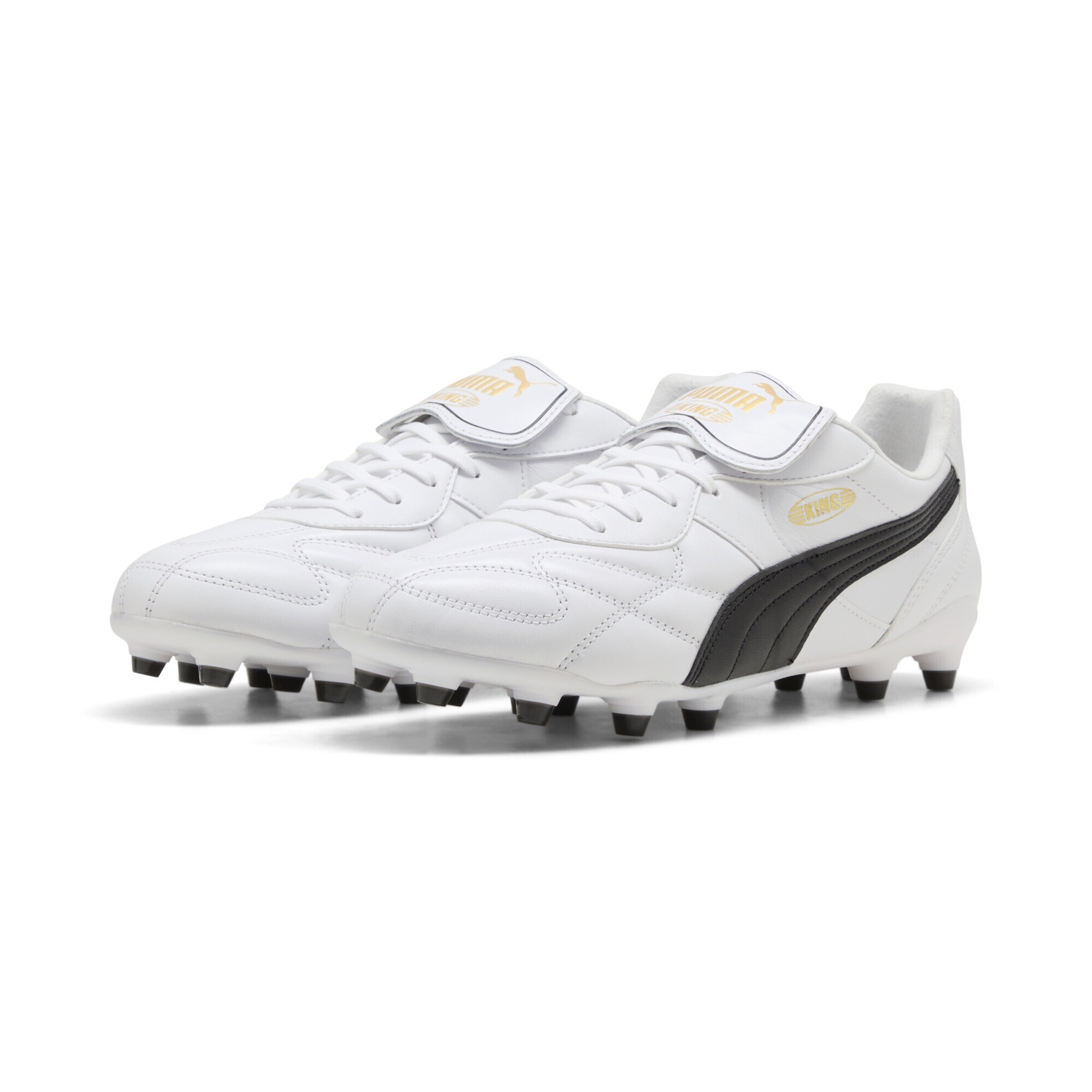 PUMA Soccer shoe in White