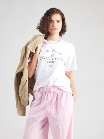 PIECES - Camisa 'PCBANDA' em branco: frente