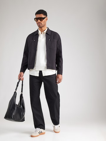 Abercrombie & Fitch Regular fit Prehodna jakna | črna barva