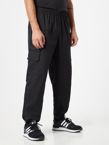 Loosefit Pantaloni cargo di ADIDAS ORIGINALS in nero: frontale