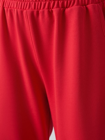 Tommy Life Tapered Trousers in Red